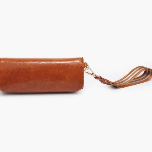 Moda Luxe Wristlet Bag - Picture 4 of 8